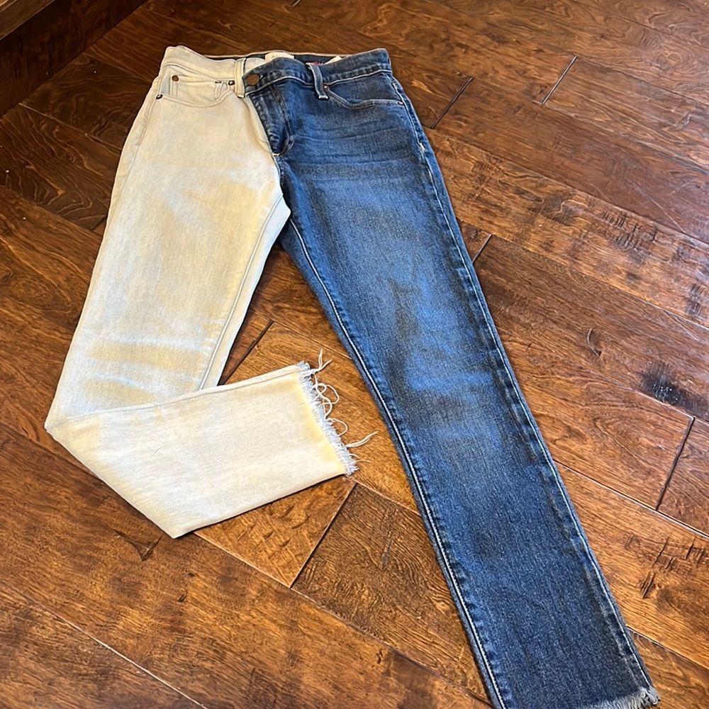 Alice + Olivia Two-Tone Jeans In Blue And Cream